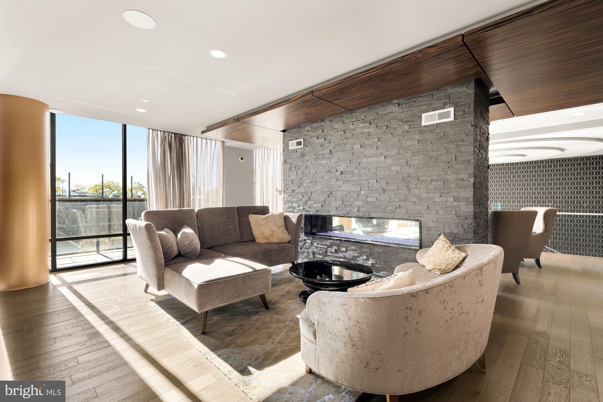 45 Sutton Sq SW #706