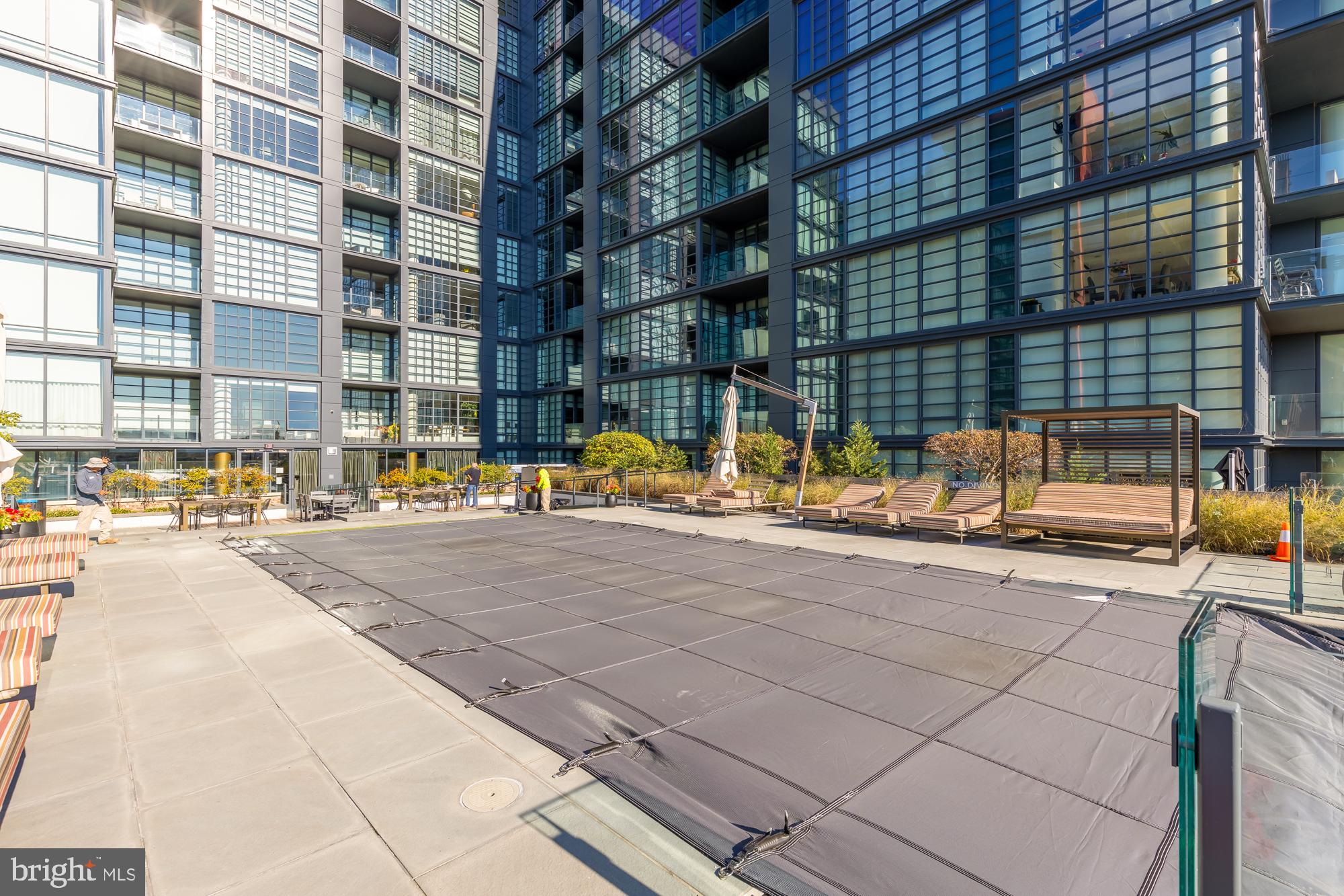 45 Sutton Sq SW #706
