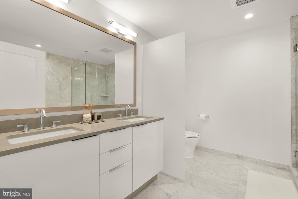 45 Sutton Sq SW #706
