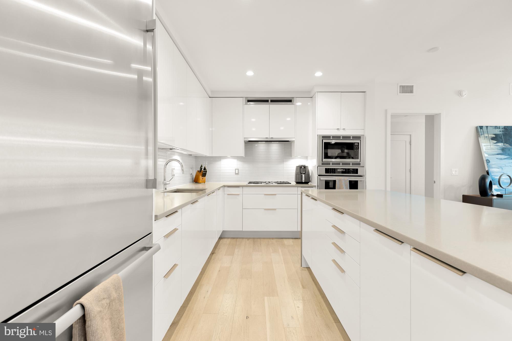 45 Sutton Sq SW #706