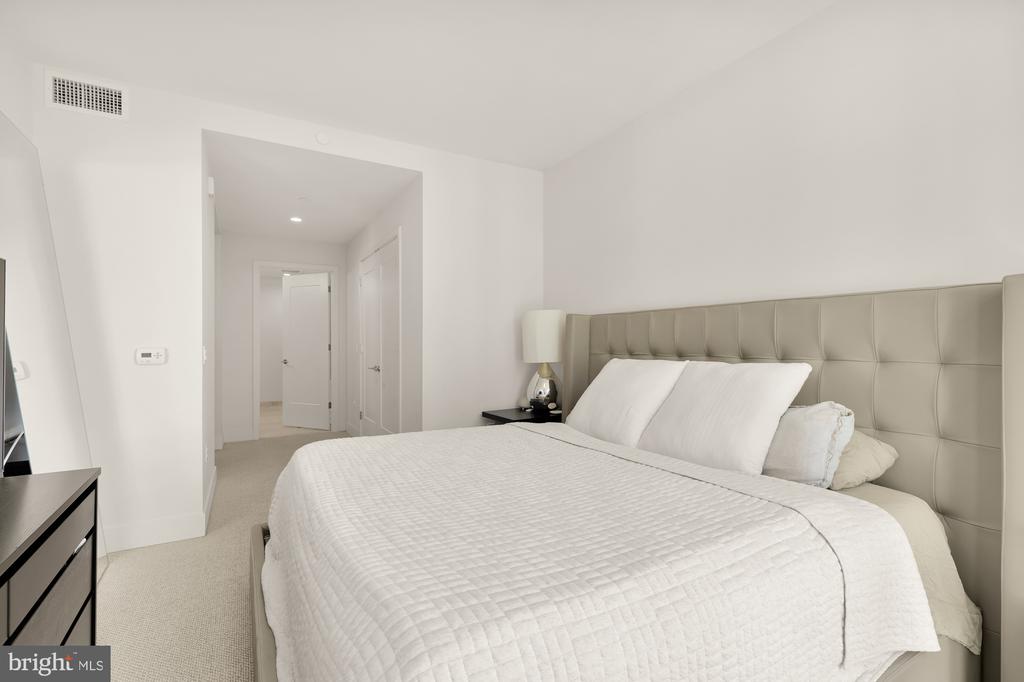 45 Sutton Sq SW #706