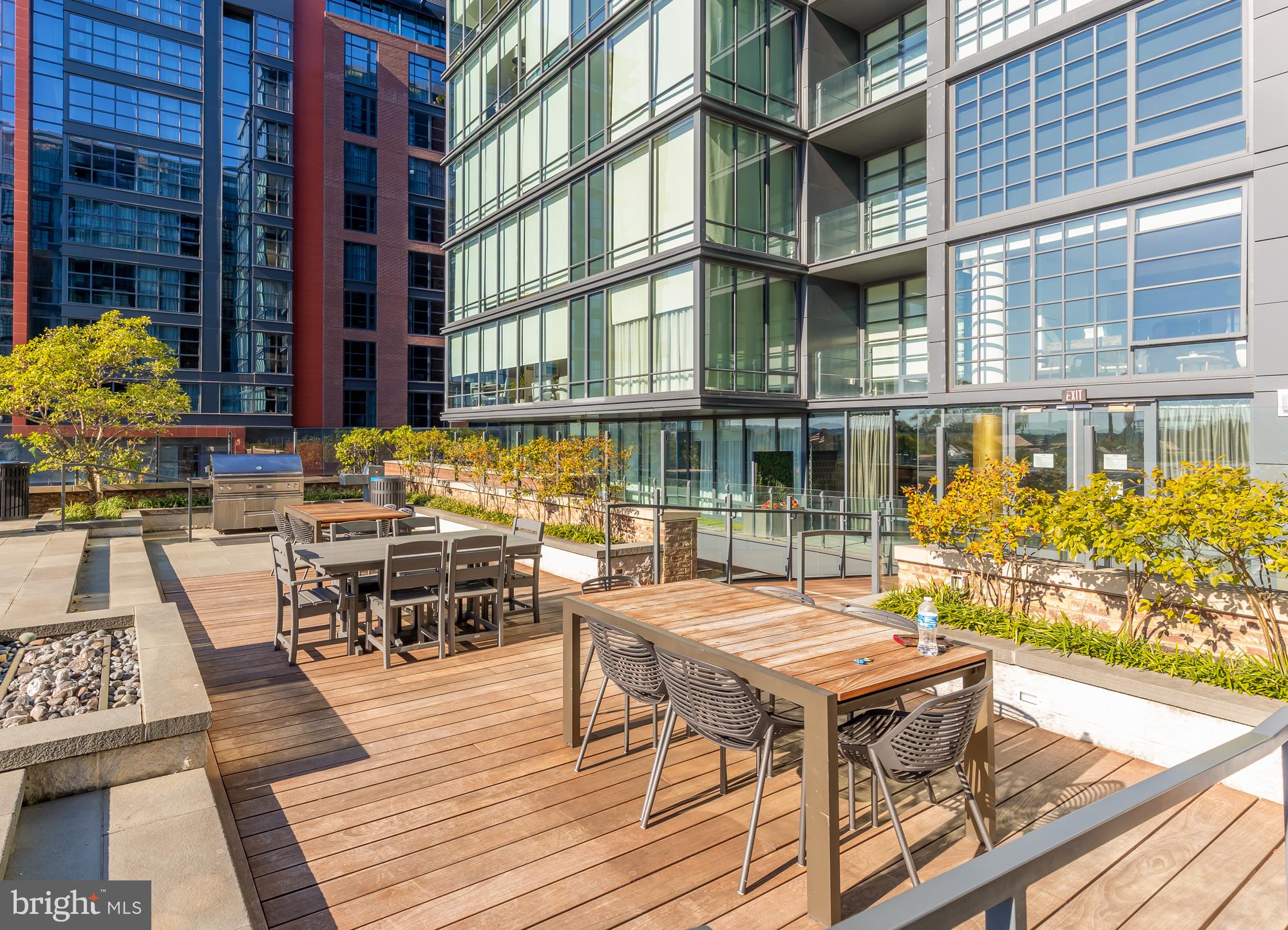 45 Sutton Sq SW #706
