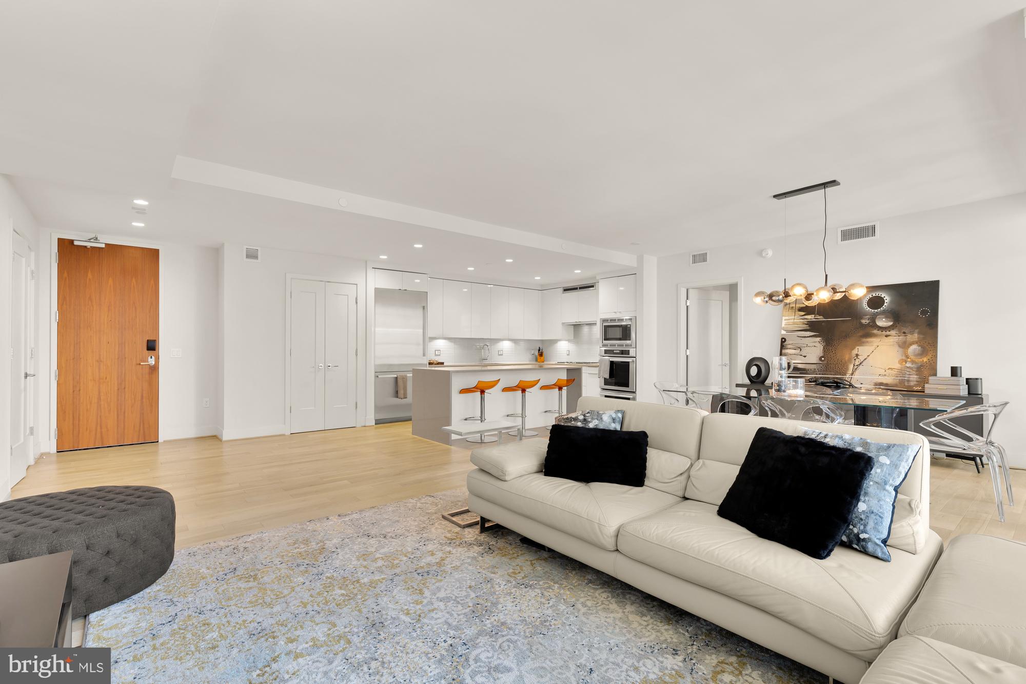 45 Sutton Sq SW #706