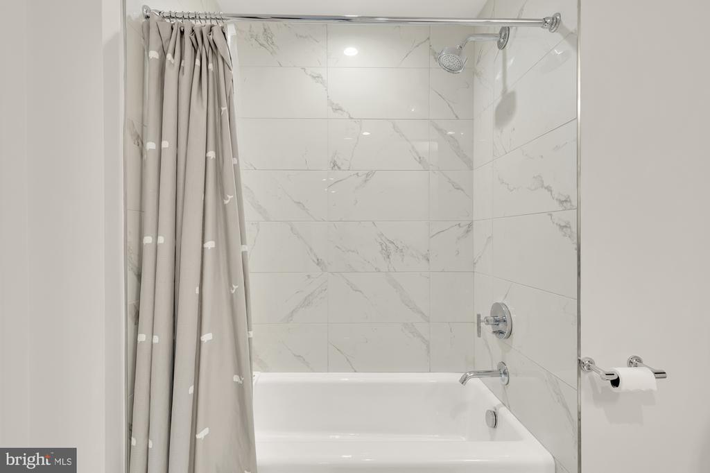 45 Sutton Sq SW #706