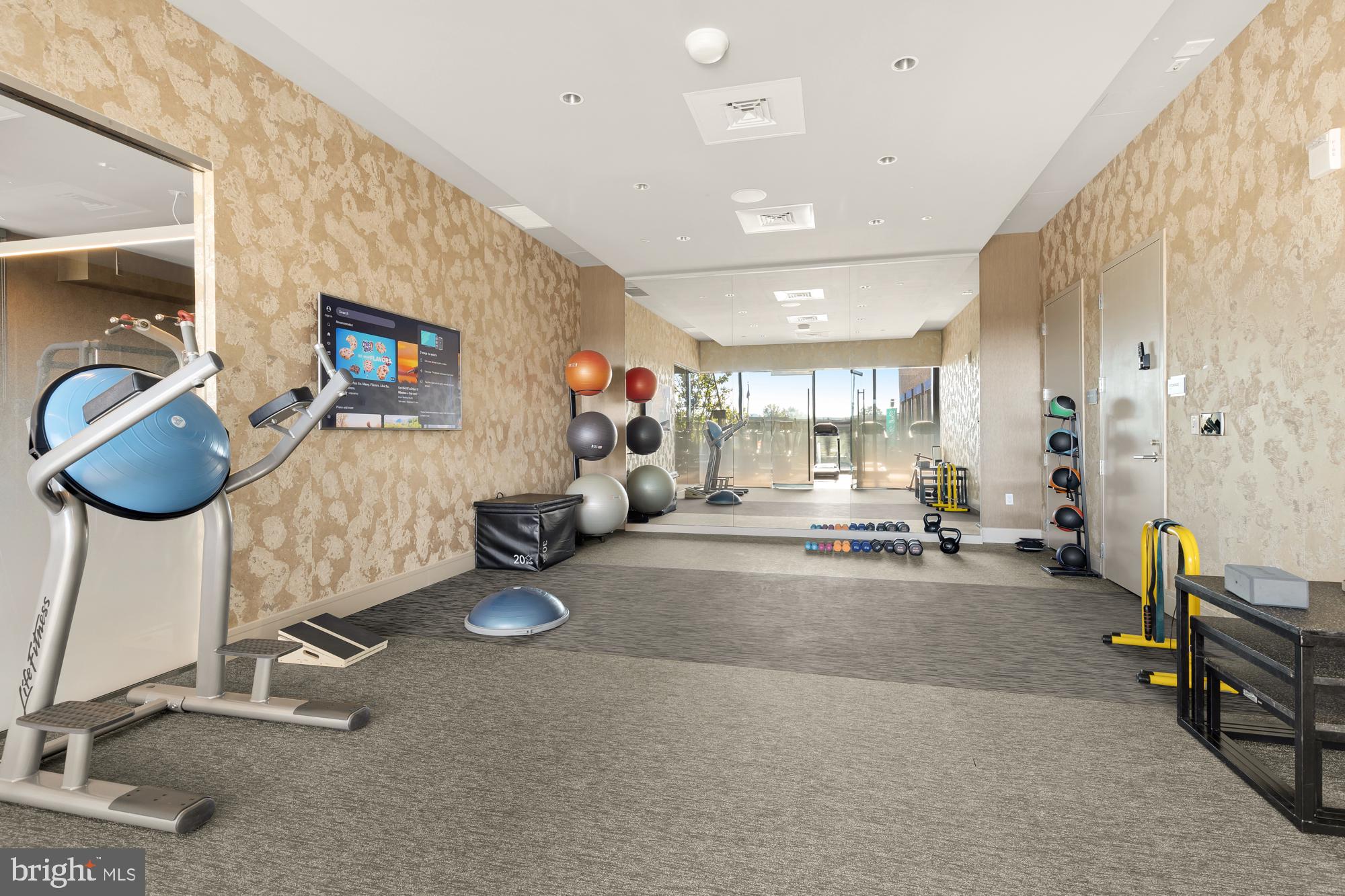 45 Sutton Sq SW #706
