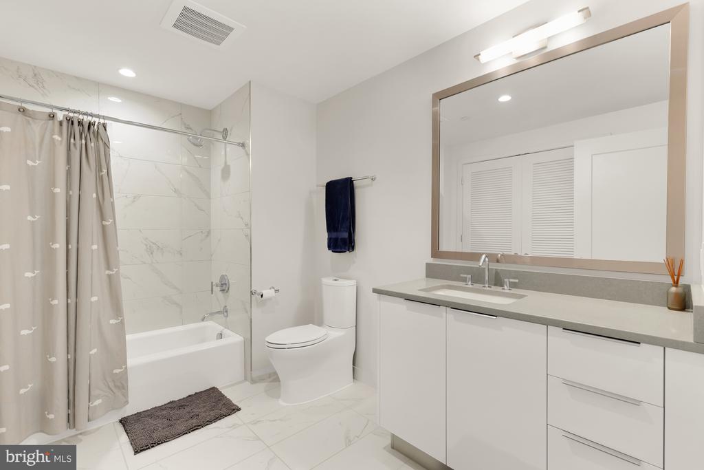 45 Sutton Sq SW #706