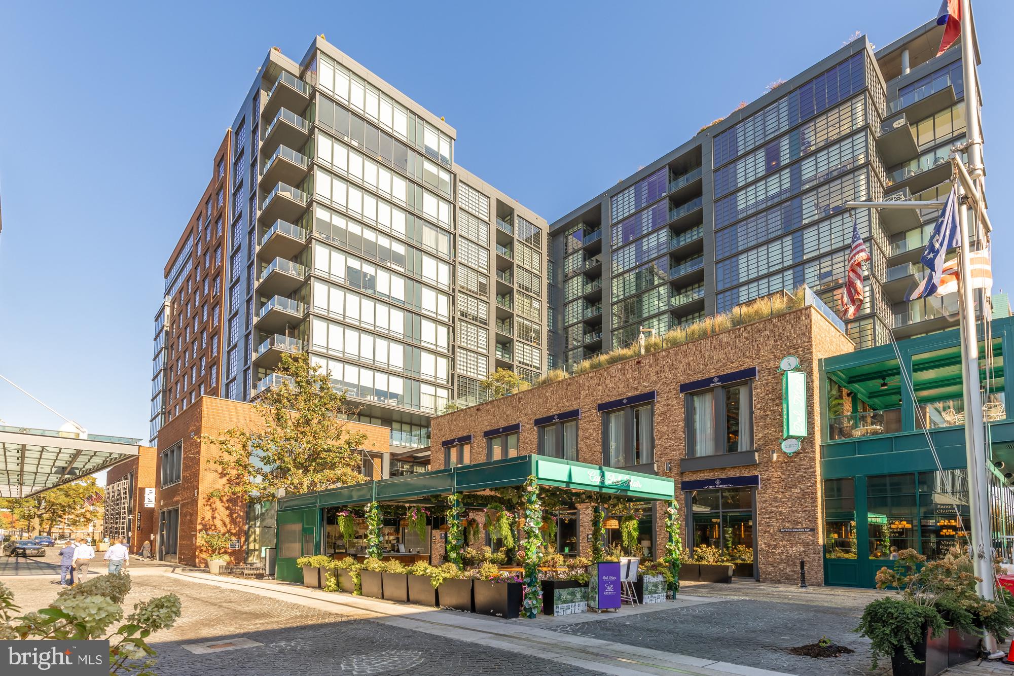 45 Sutton Sq SW #706