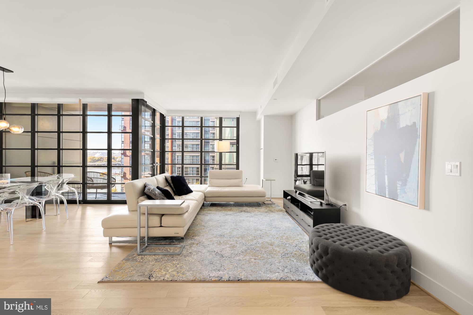 45 Sutton Sq SW #706
