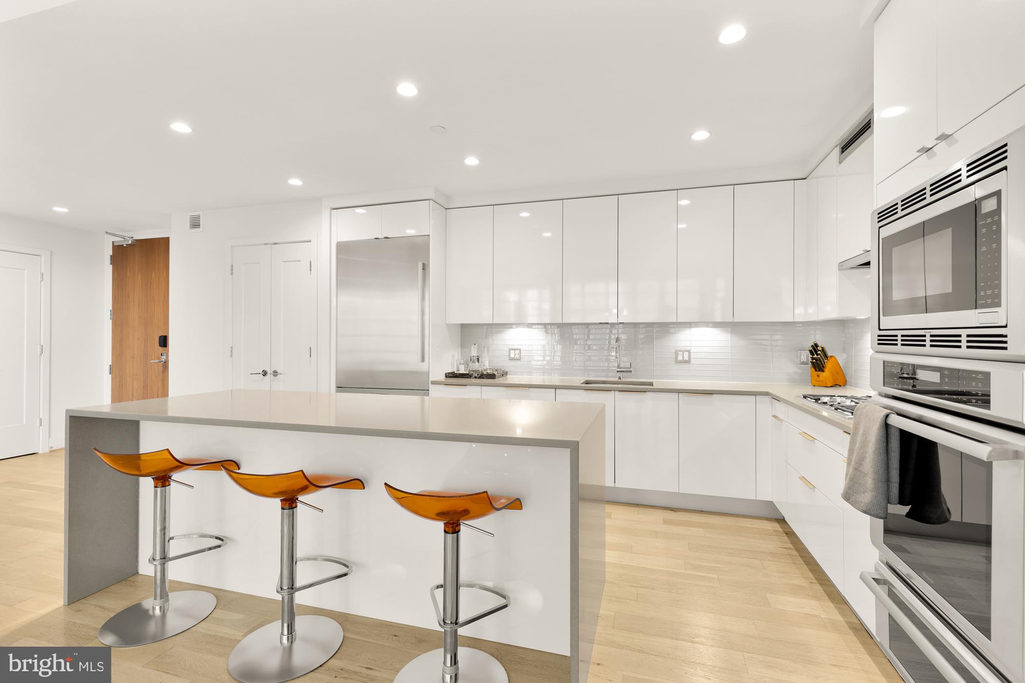 45 Sutton Sq SW #706
