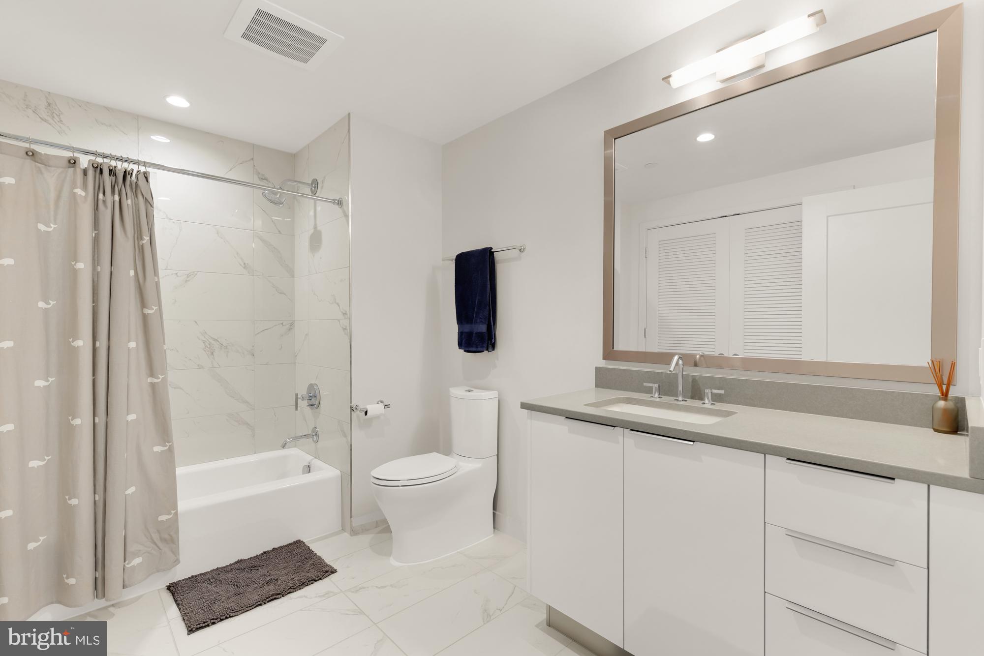 45 Sutton Sq SW #706