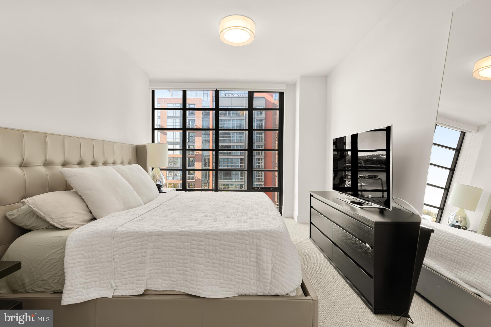 45 Sutton Sq SW #706