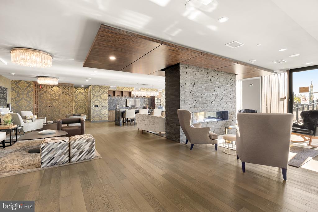 45 Sutton Sq SW #706
