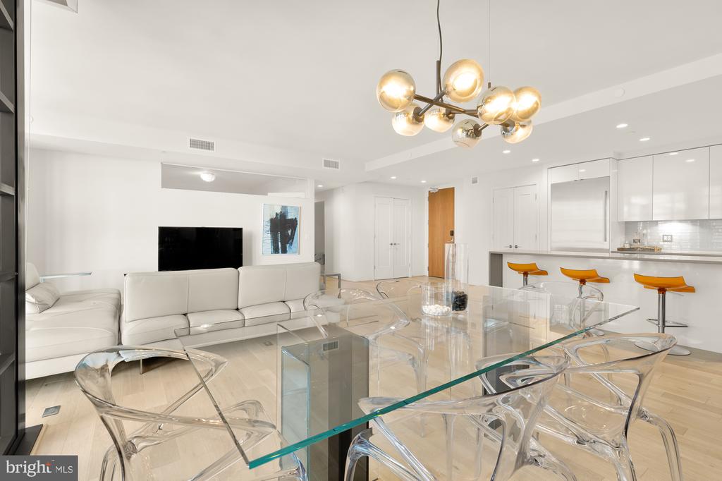 45 Sutton Sq SW #706