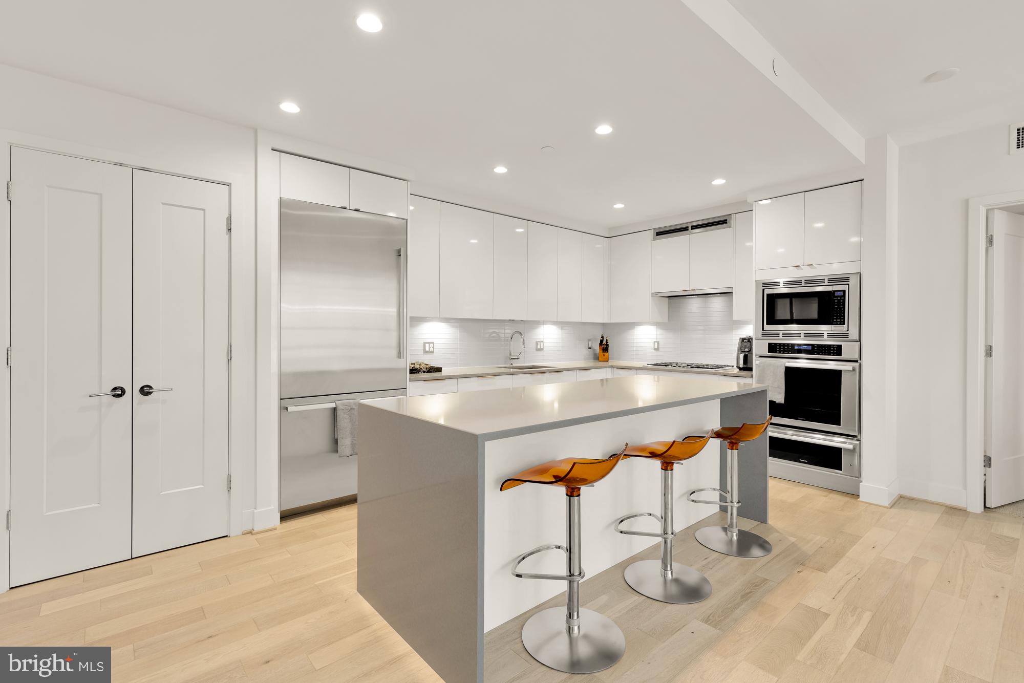 45 Sutton Sq SW #706