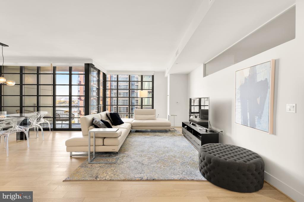 45 Sutton Sq SW #706