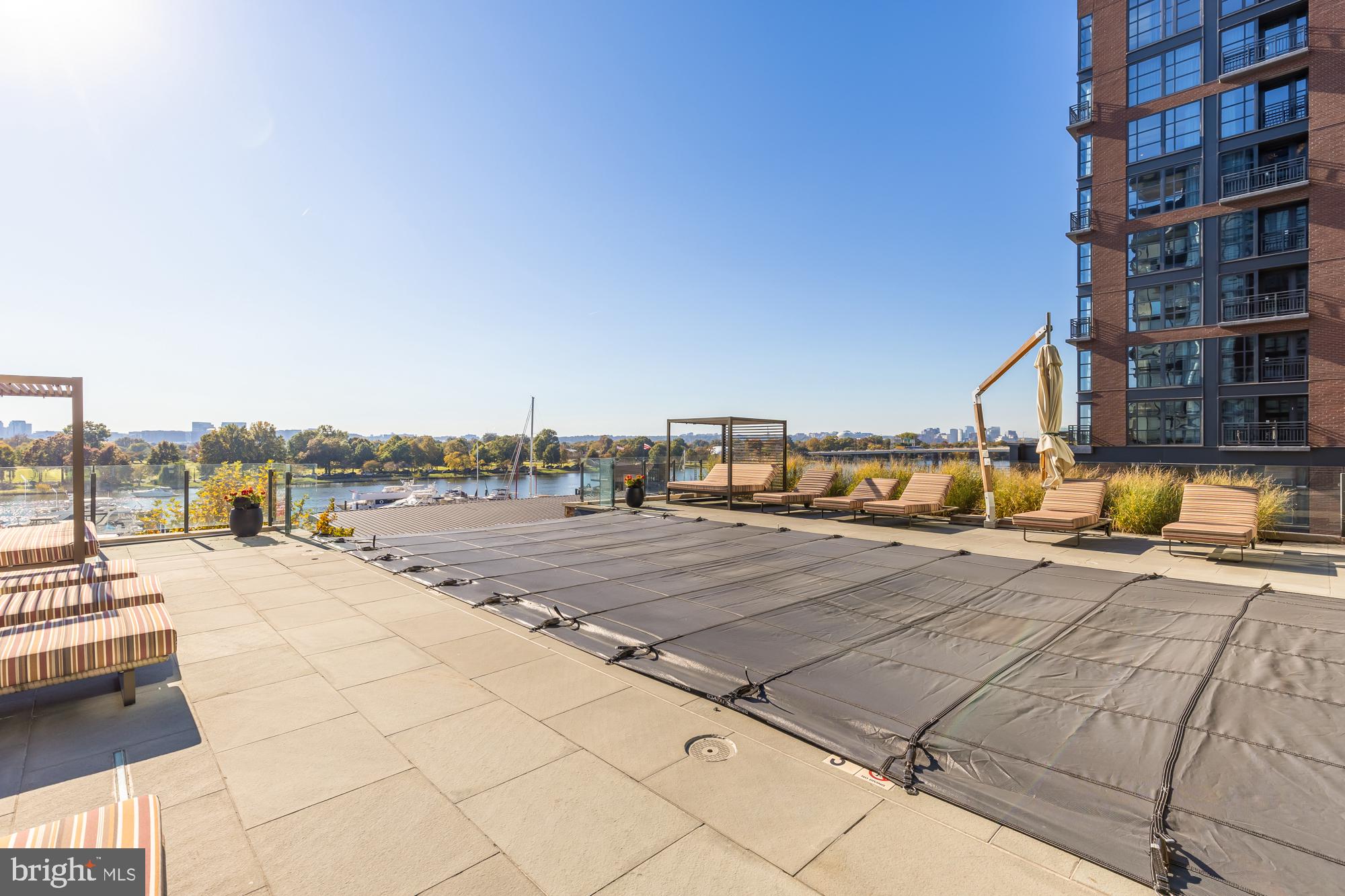 45 Sutton Sq SW #706