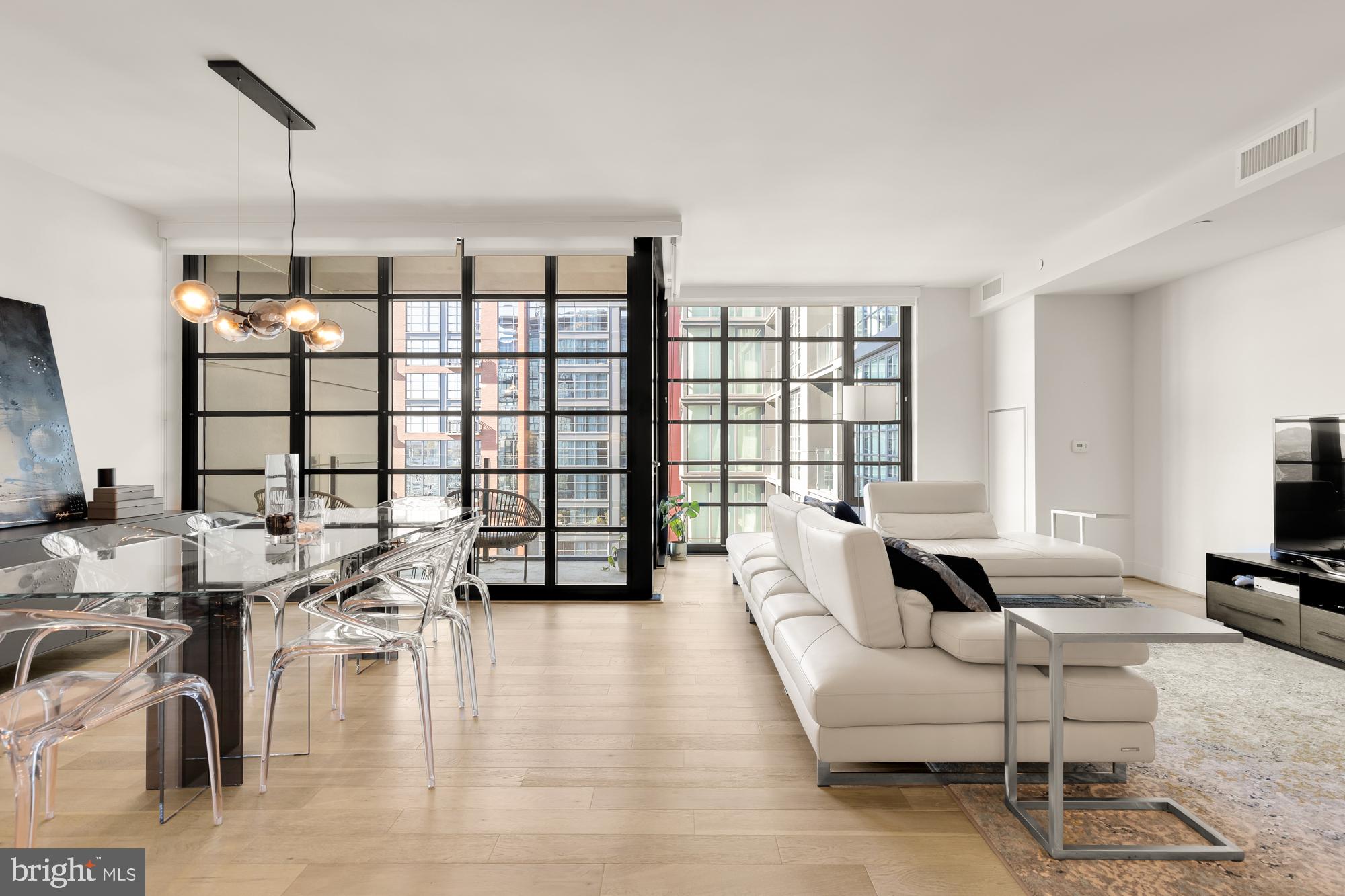 45 Sutton Sq SW #706