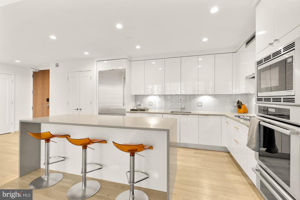 45 Sutton Sq SW #706