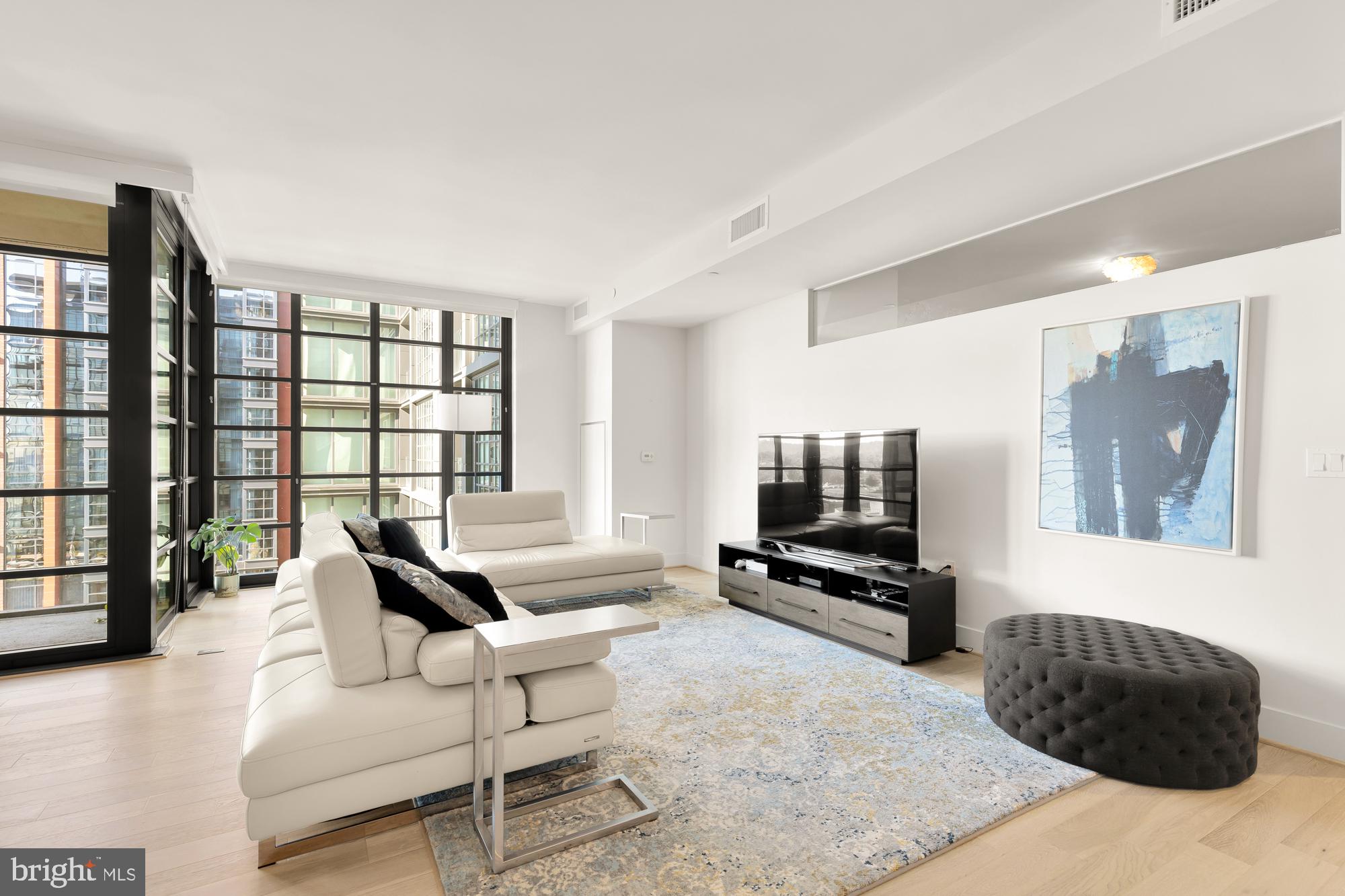 45 Sutton Sq SW #706