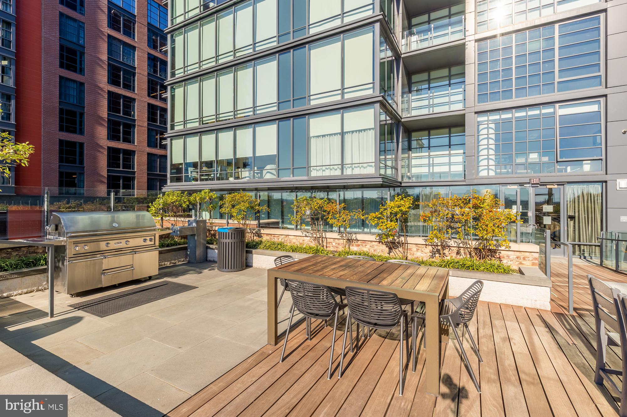45 Sutton Sq SW #706