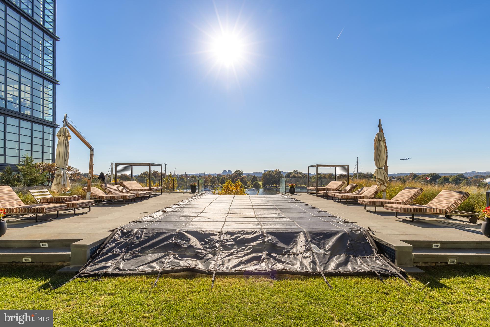 45 Sutton Sq SW #706