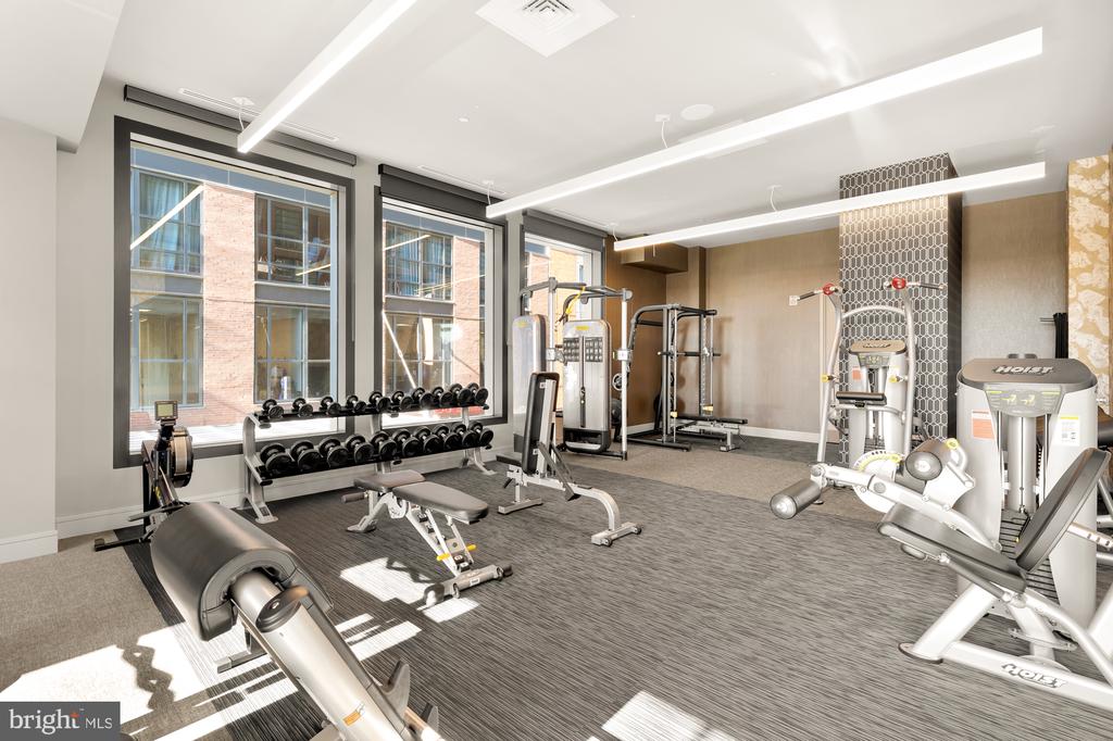 45 Sutton Sq SW #706