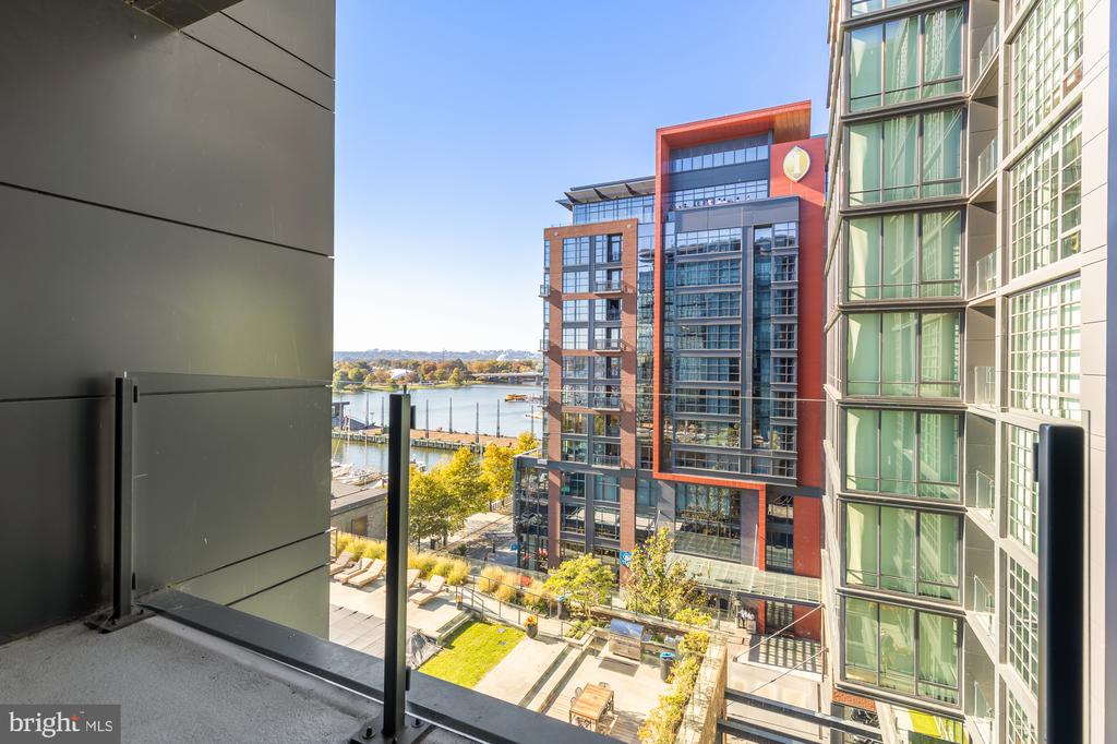 45 Sutton Sq SW #706