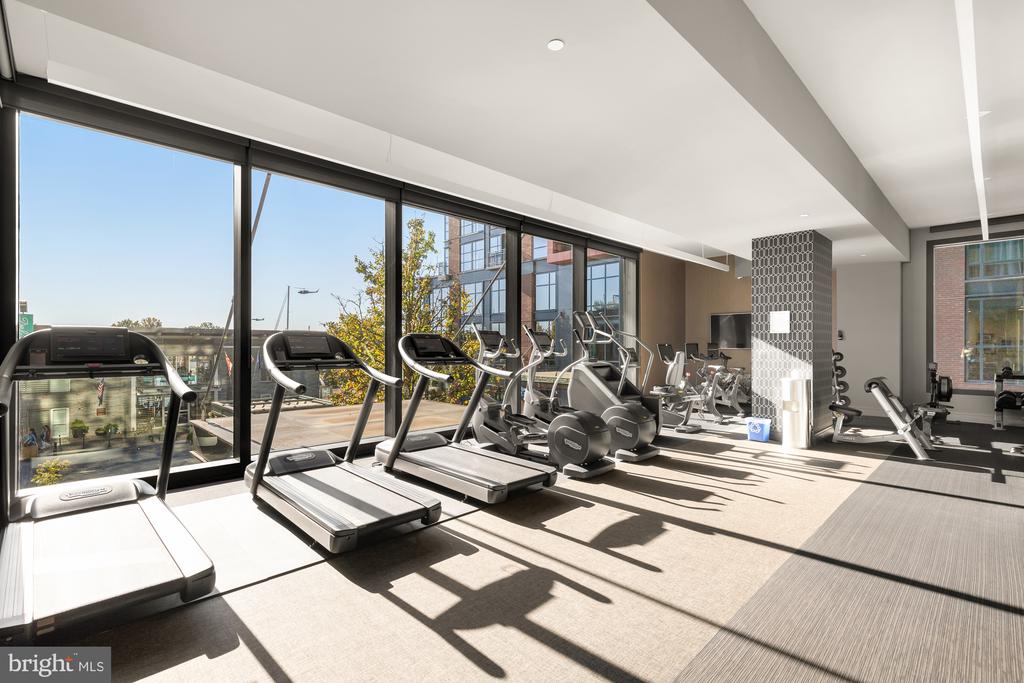 45 Sutton Sq SW #706