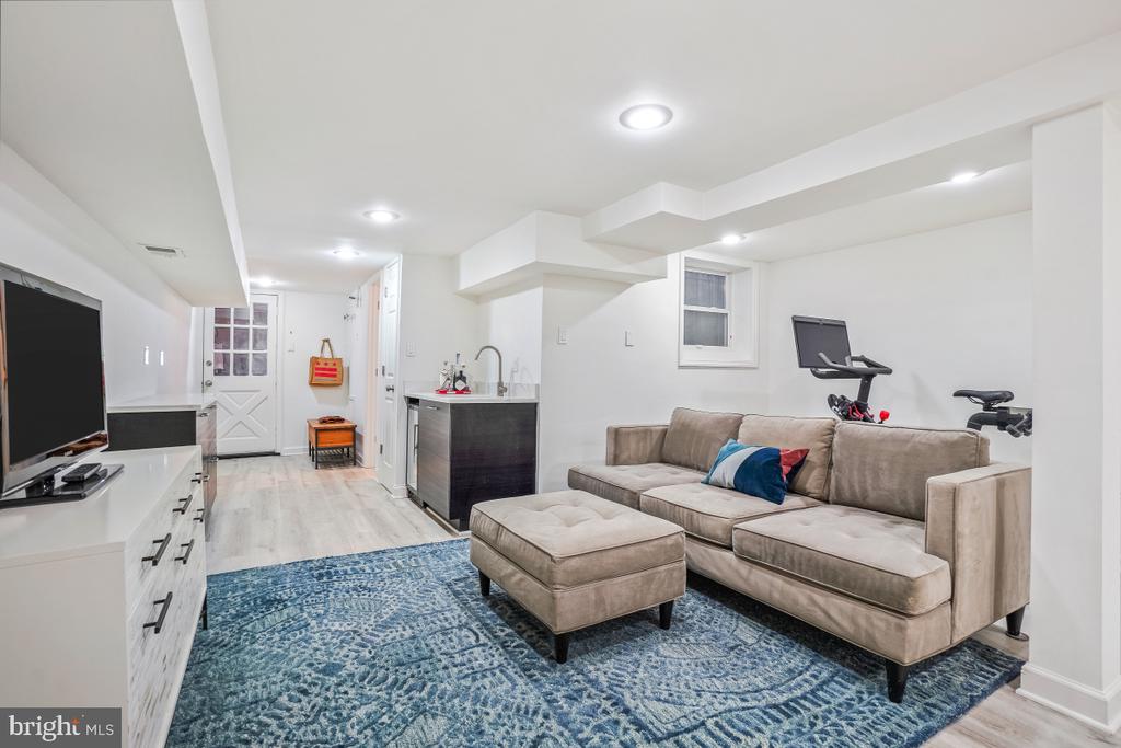 518 G St NE