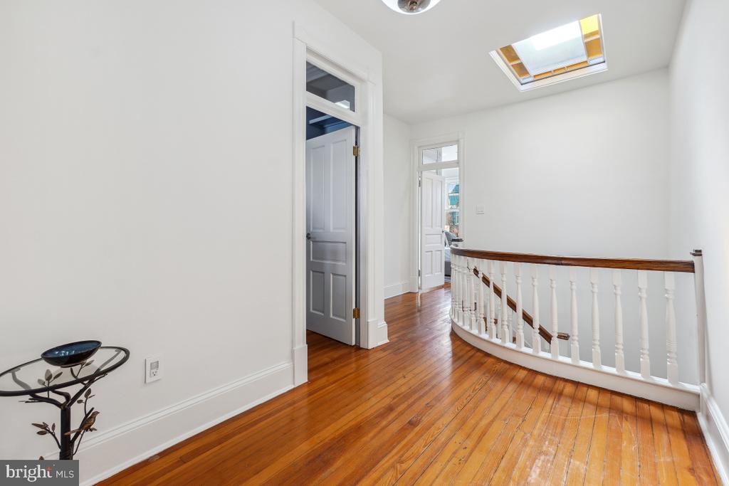 518 G St NE
