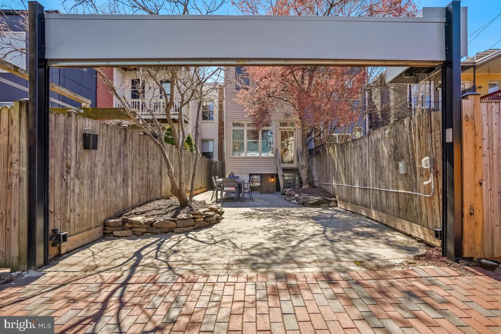 518 G St NE