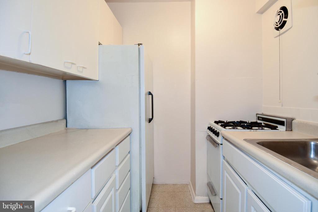 2720 WISCONSIN AVE NW #102