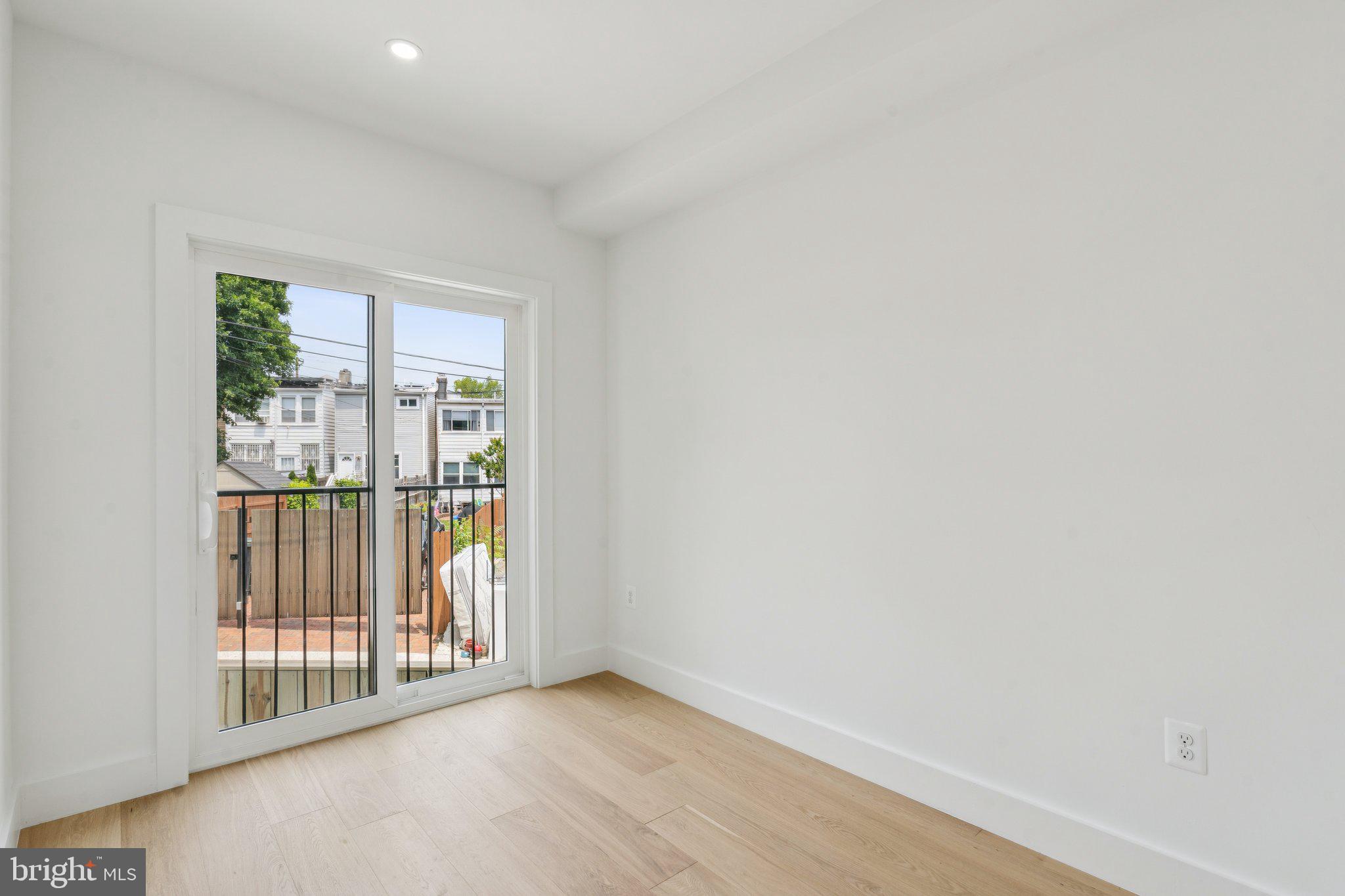 636 Edgewood St NE #B