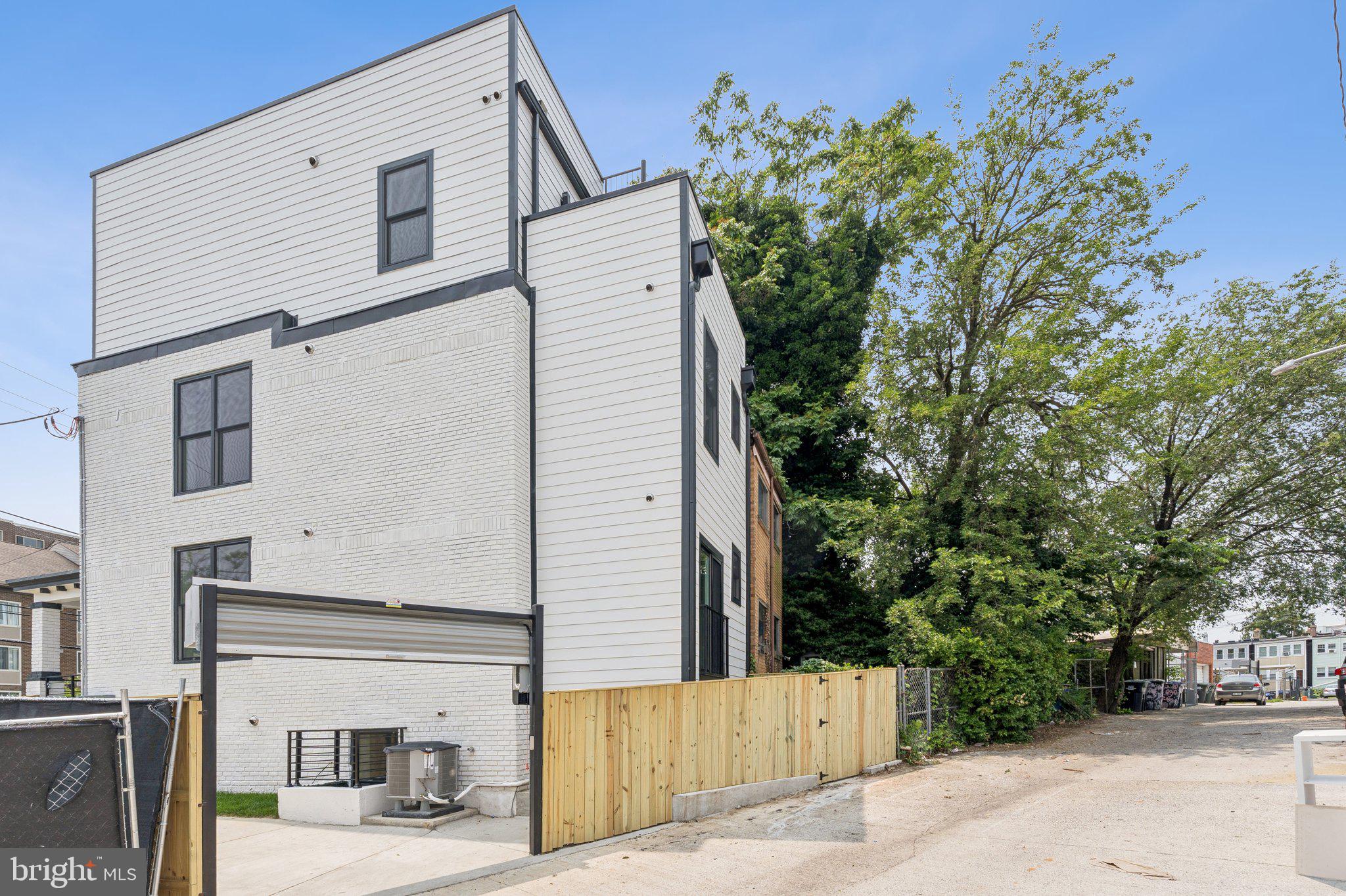 636 Edgewood St NE #B