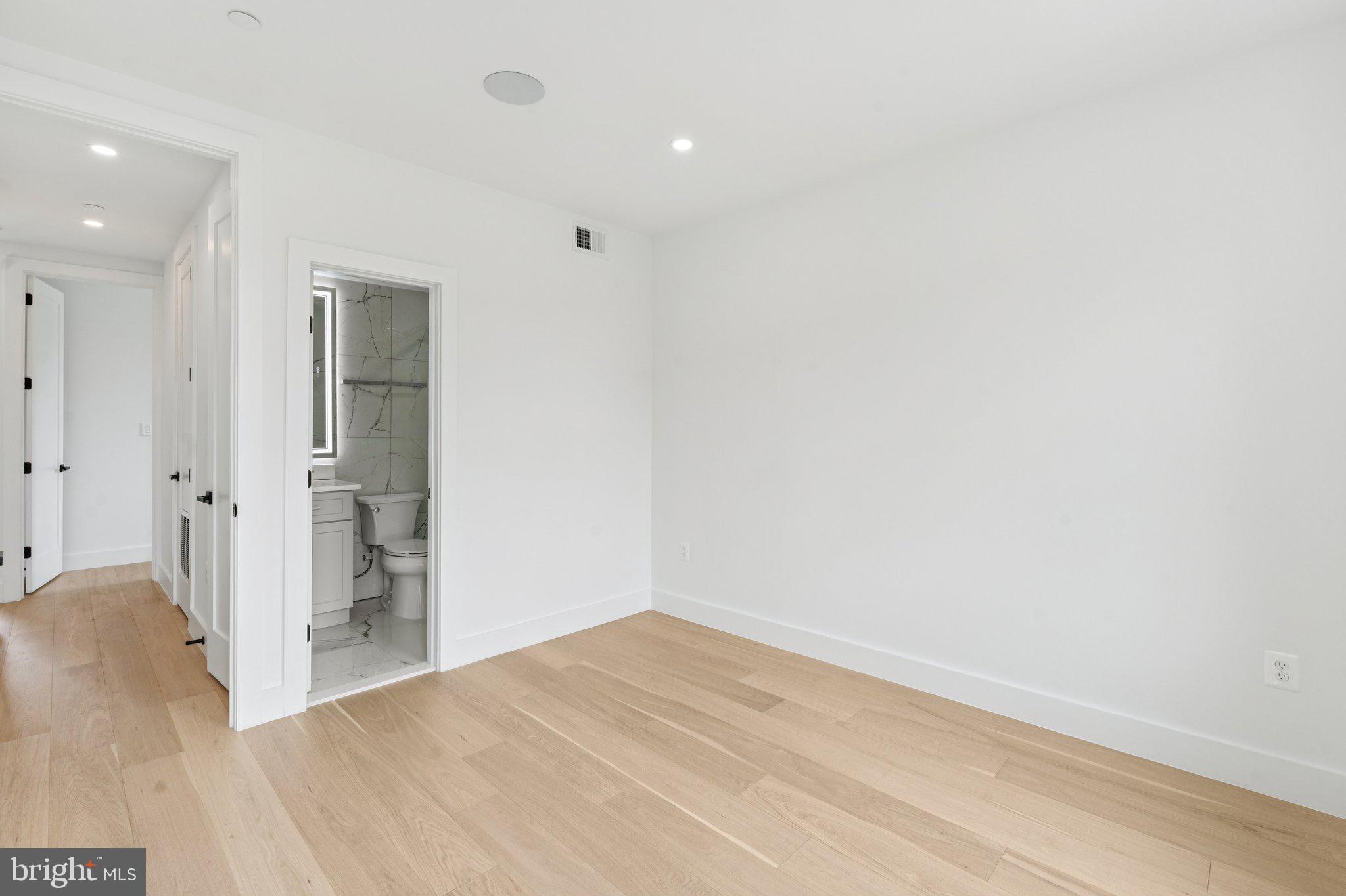 636 Edgewood St NE #B