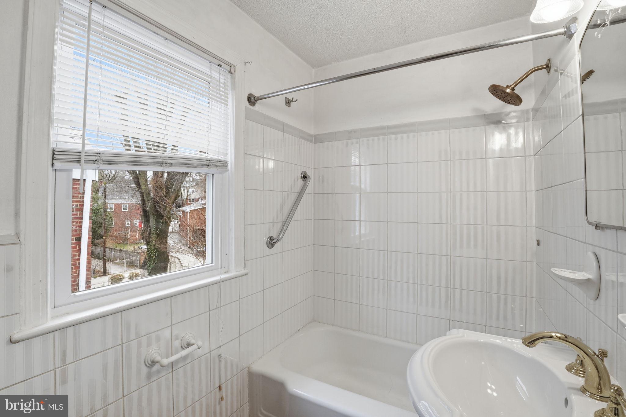 6758 EASTERN AVENUE NW