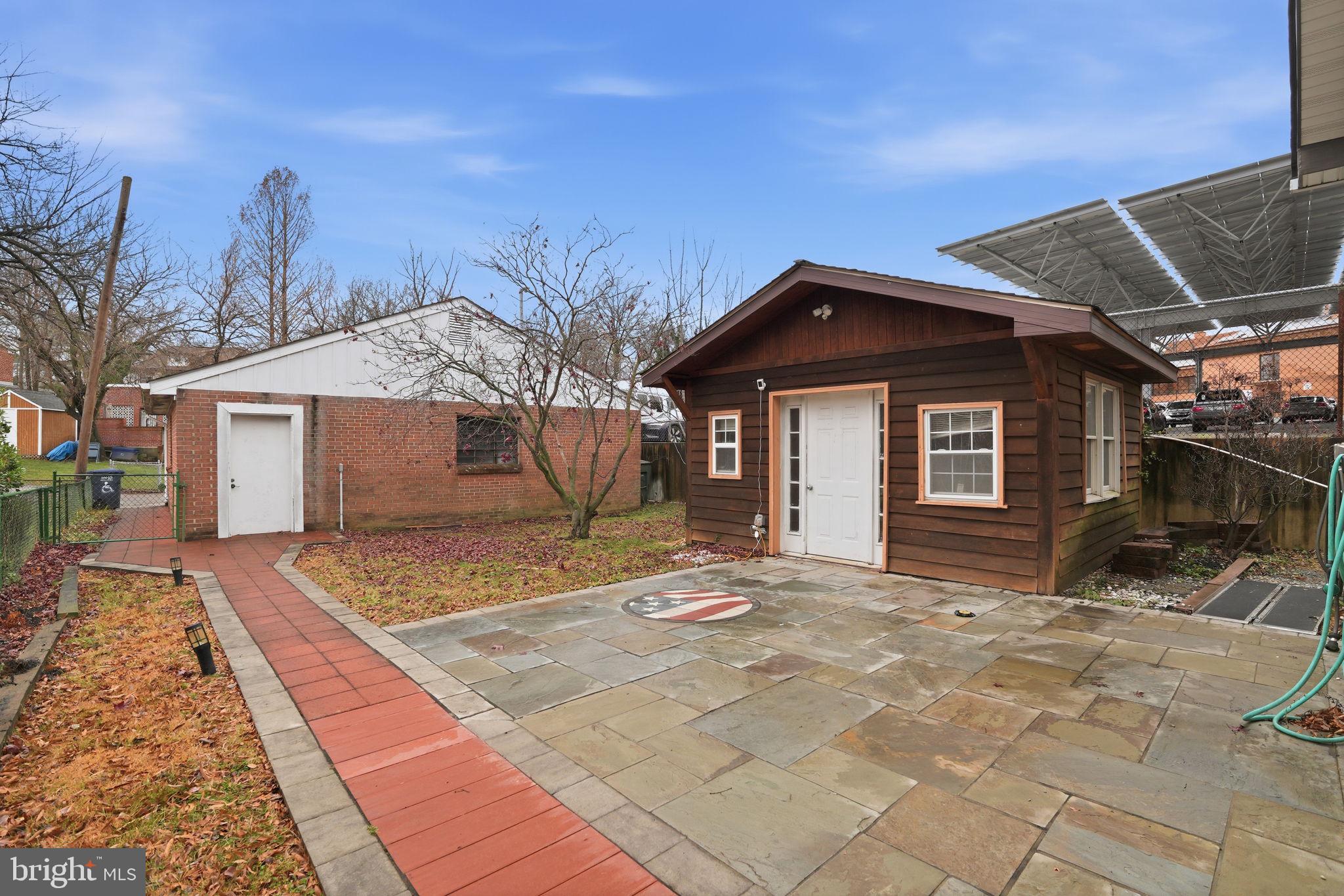 6758 EASTERN AVENUE NW