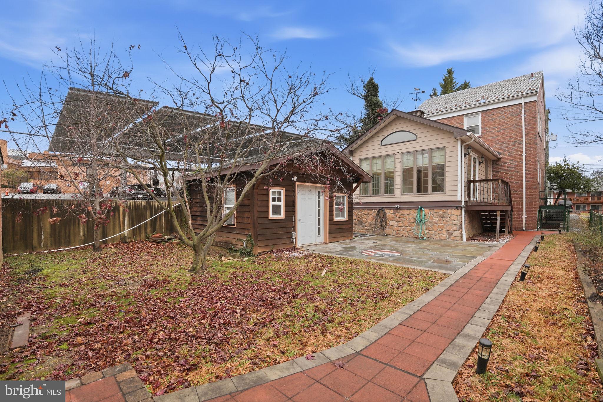 6758 EASTERN AVENUE NW