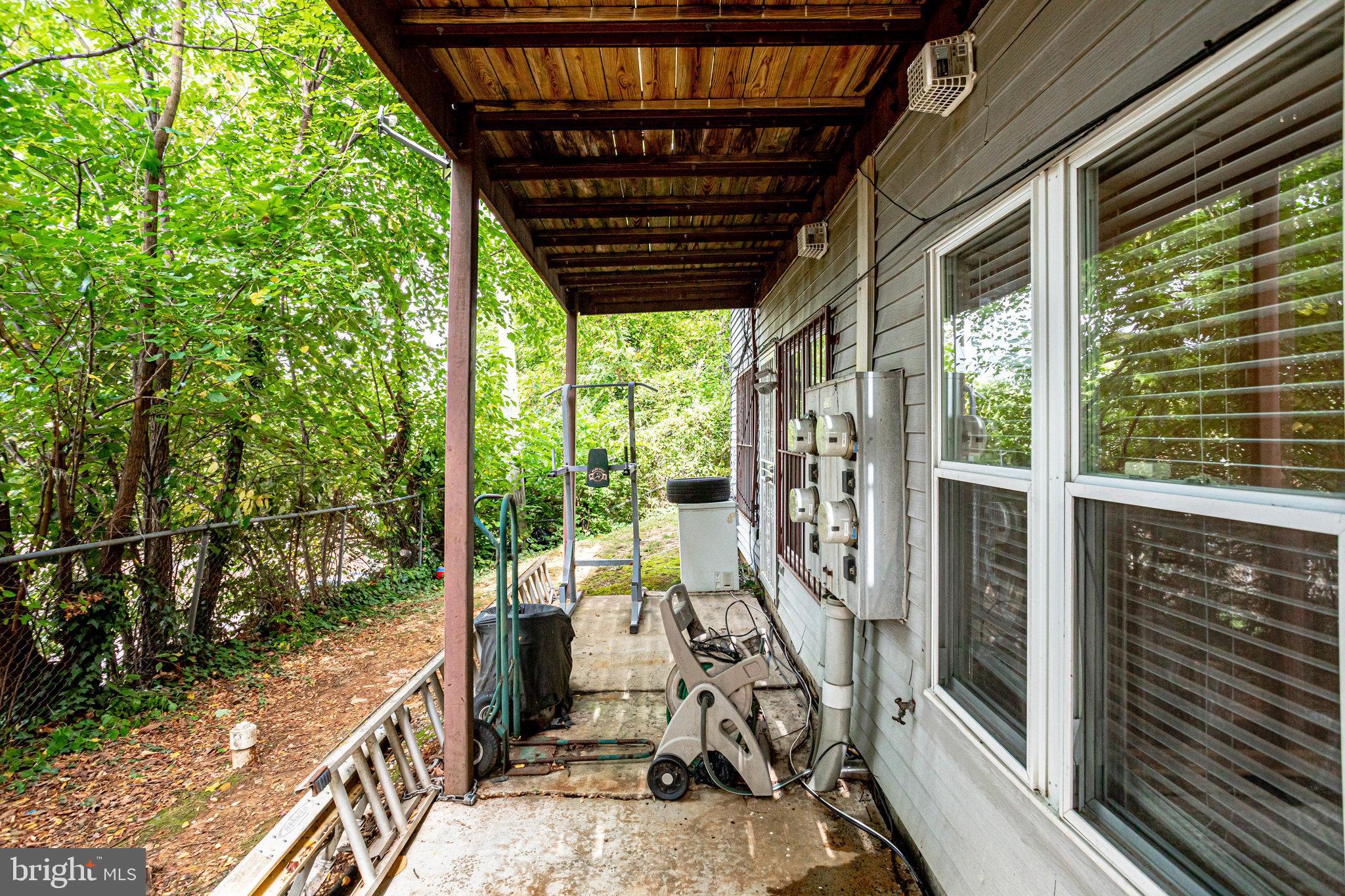 2648 SE BOWEN ROAD SE