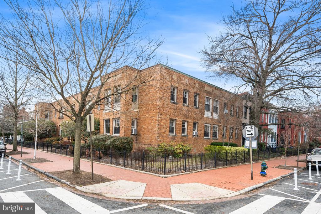 105 6TH STREET SE 205