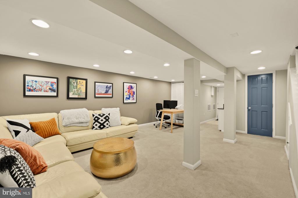 618 FARRAGUT STREET NW