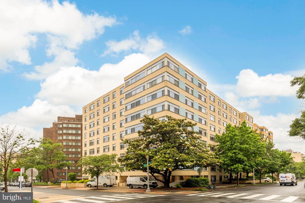 2401 H STREET NW 209