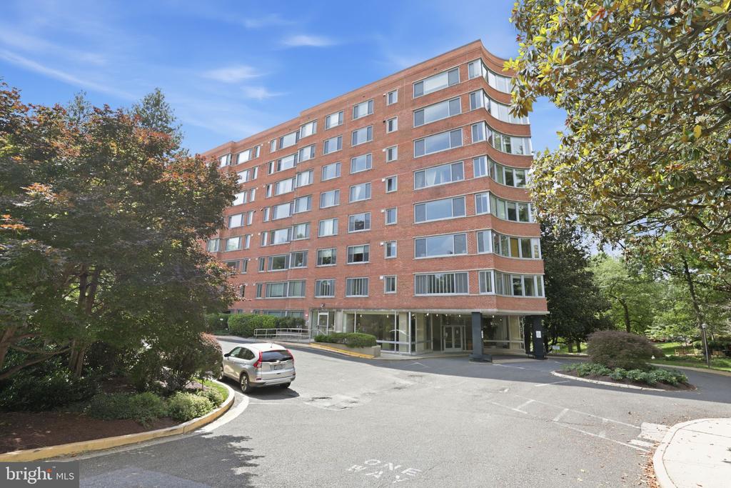 4200 CATHEDRAL AVENUE NW 812