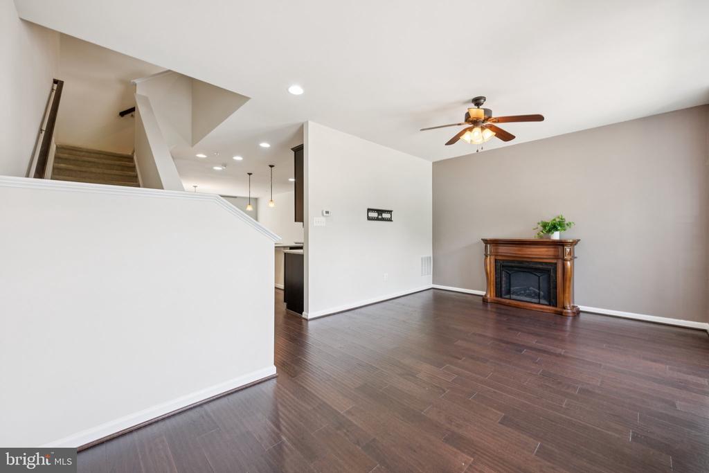 220 TANNER LN