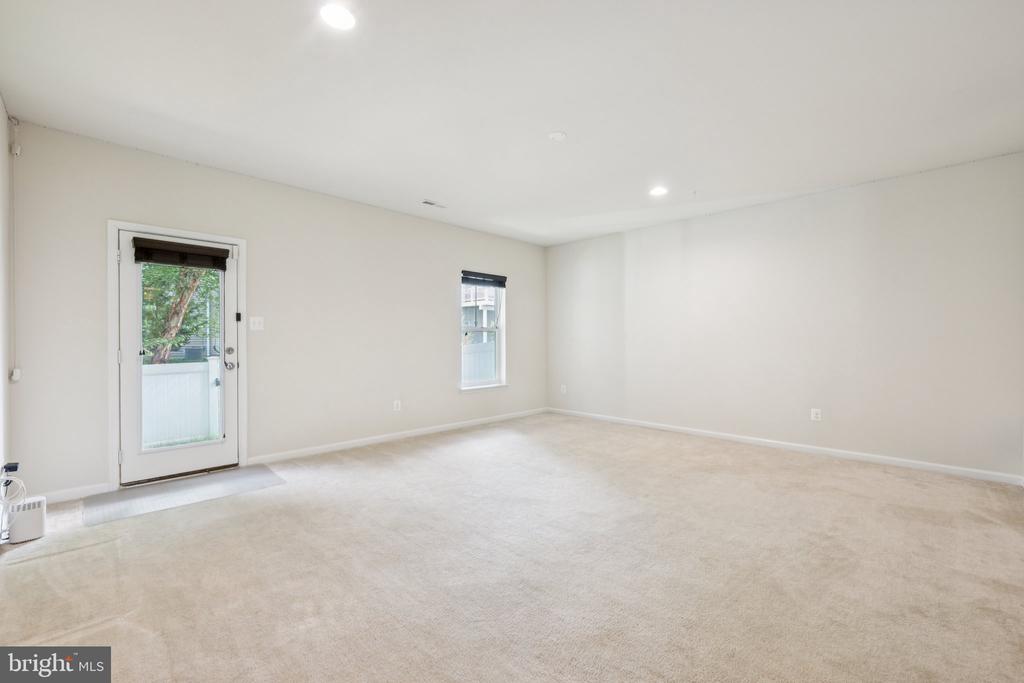 220 TANNER LN