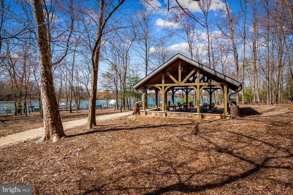 220 TANNER LN