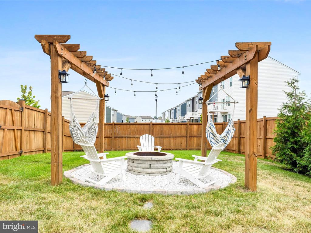 2051 POMONA WAY