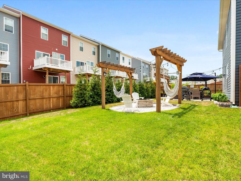 2051 POMONA WAY