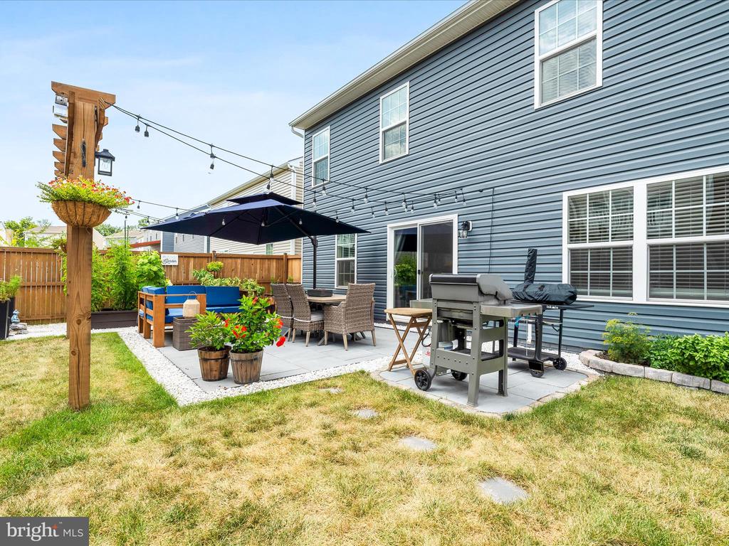 2051 POMONA WAY