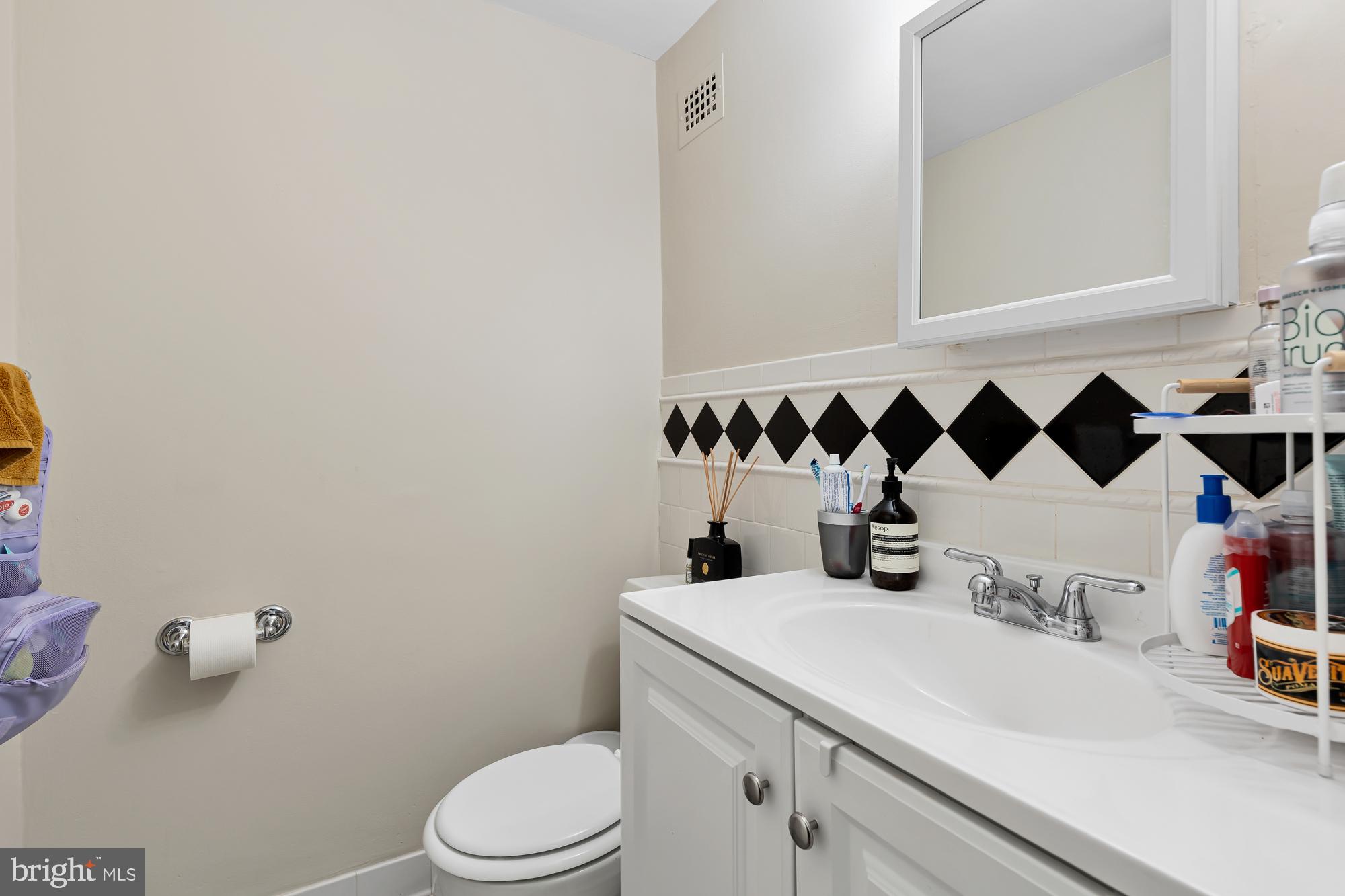 575 THAYER AVENUE Unit: 205